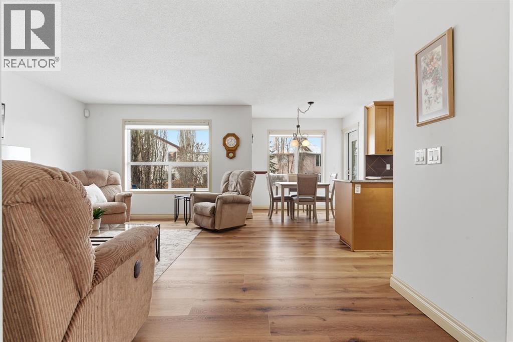 329 Douglas Ridge Circle Se, Calgary, Alberta  T2Z 3H5 - Photo 11 - A2292486