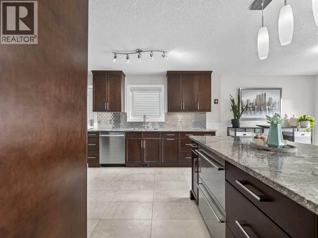 131 Scenic Glen Crescent Nw, Calgary, Alberta  T3L 1J8 - Photo 6 - A2296318
