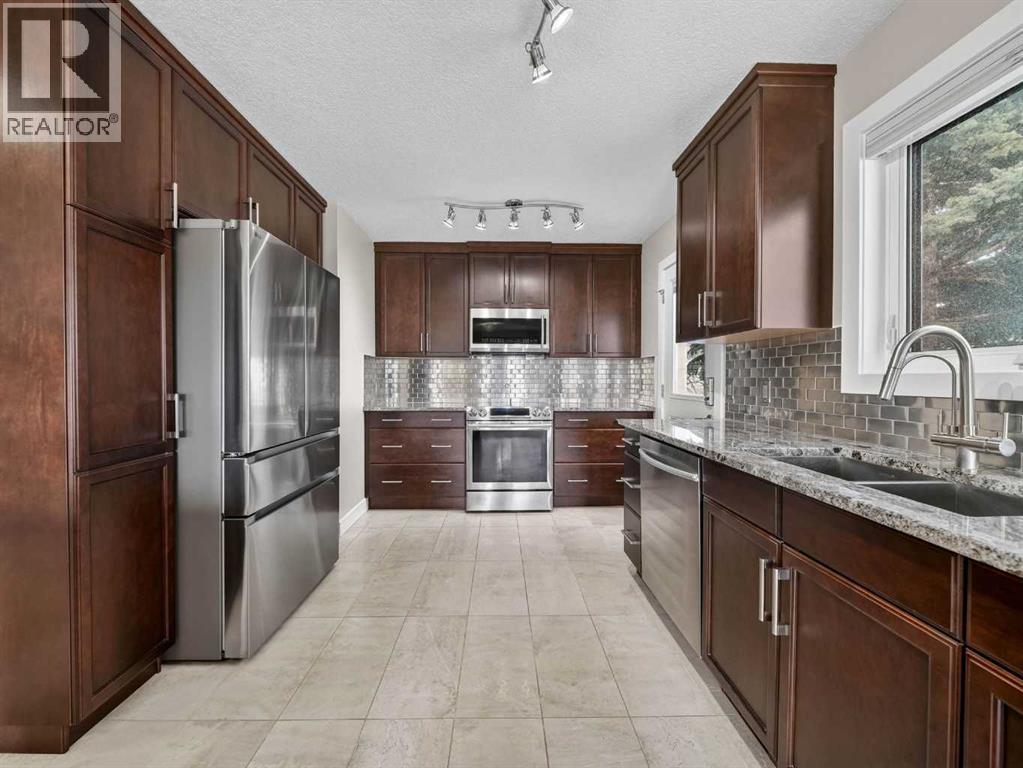 131 Scenic Glen Crescent Nw, Calgary, Alberta  T3L 1J8 - Photo 3 - A2296318