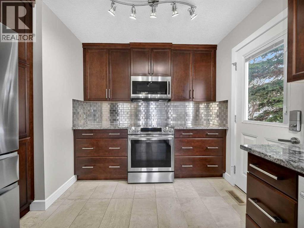 131 Scenic Glen Crescent Nw, Calgary, Alberta  T3L 1J8 - Photo 4 - A2296318