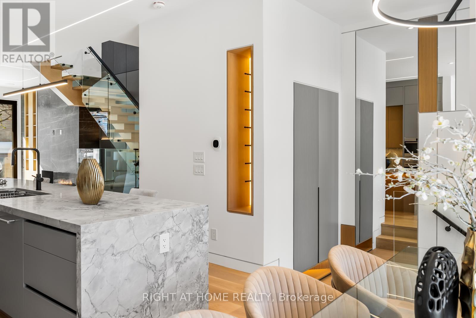 74b Rathnelly Avenue, Toronto (Casa Loma), Ontario  M4V 2M6 - Photo 18 - C12934236