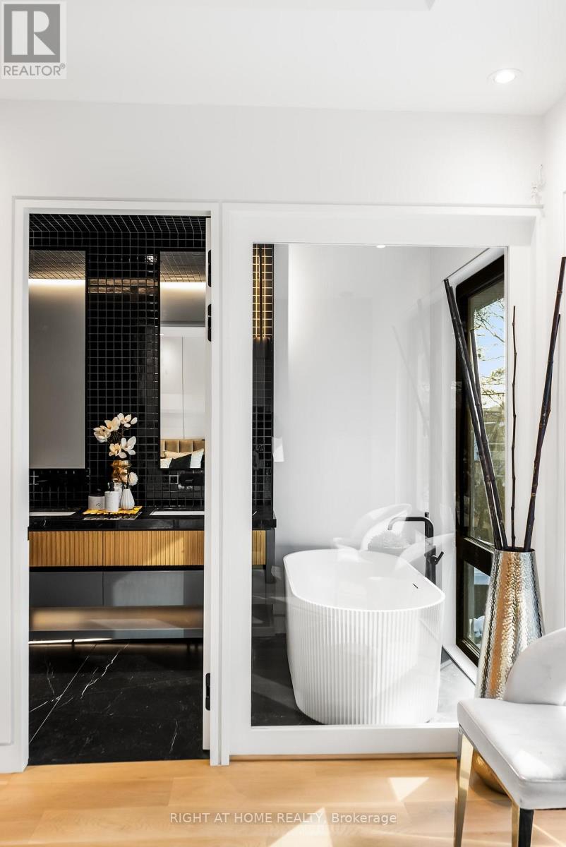 74b Rathnelly Avenue, Toronto (Casa Loma), Ontario  M4V 2M6 - Photo 24 - C12934236