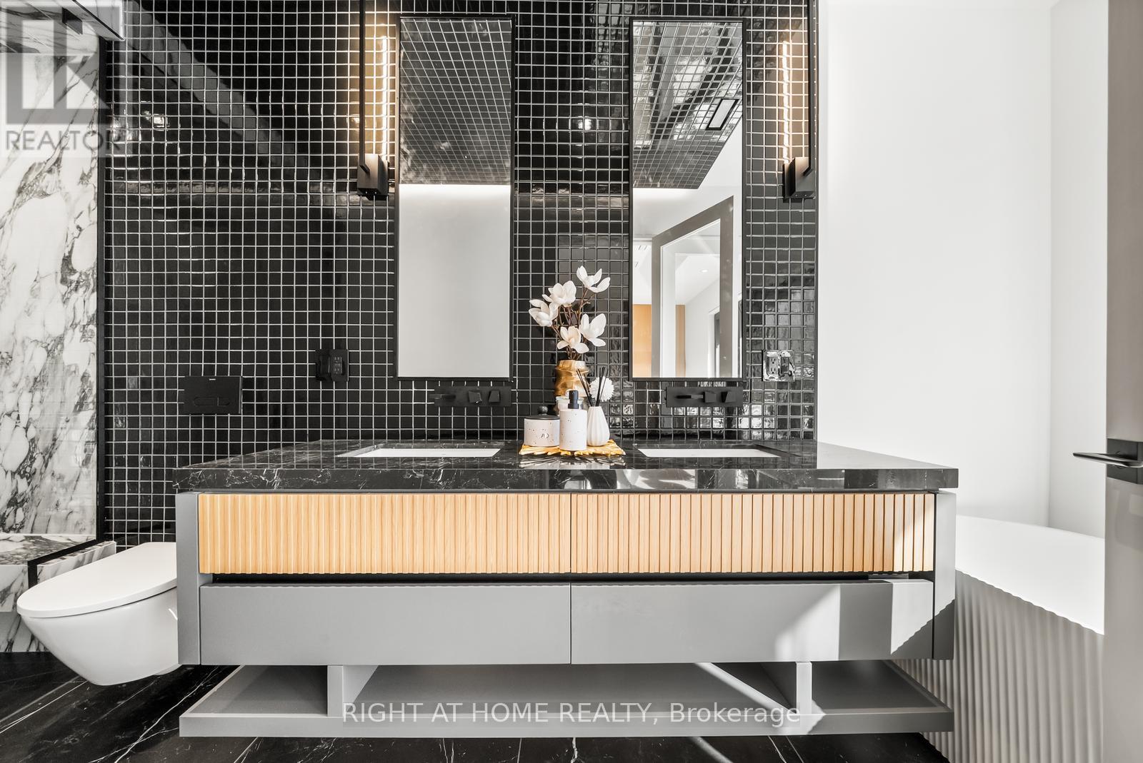 74b Rathnelly Avenue, Toronto (Casa Loma), Ontario  M4V 2M6 - Photo 26 - C12934236