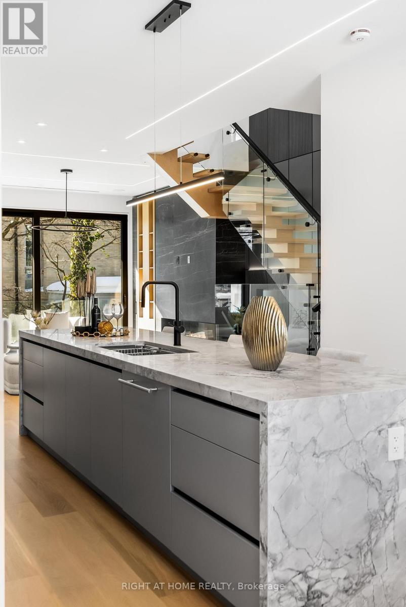 74b Rathnelly Avenue, Toronto (Casa Loma), Ontario  M4V 2M6 - Photo 9 - C12934236