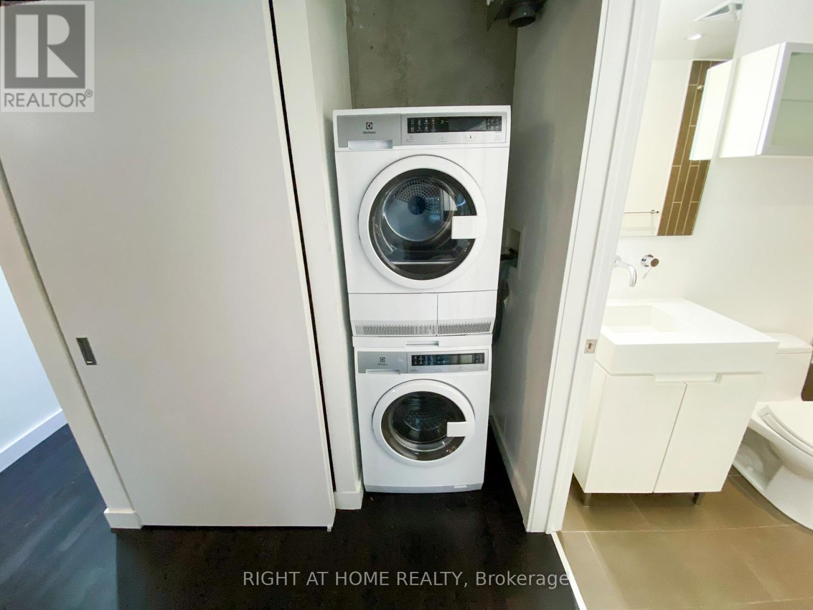 416 - 25 Oxley Street, Toronto, Ontario  M5V 2J5 - Photo 11 - C12934364