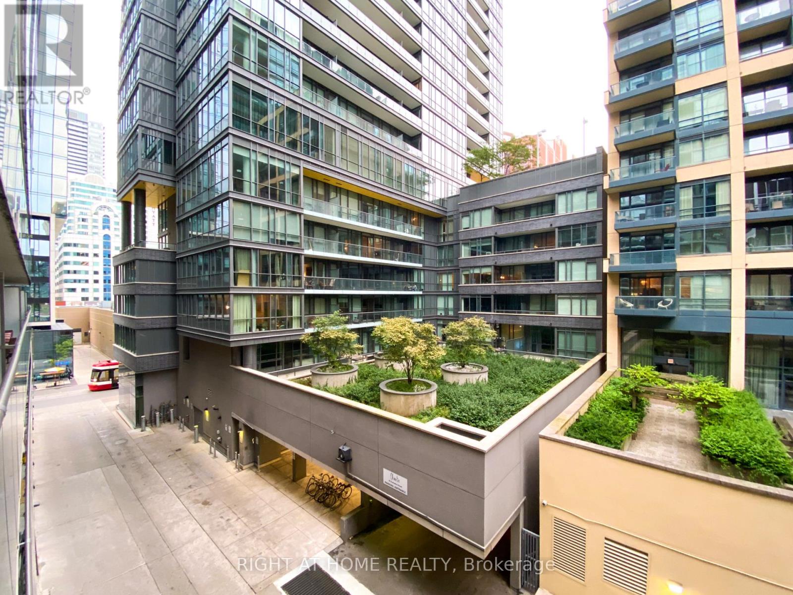 416 - 25 Oxley Street, Toronto, Ontario  M5V 2J5 - Photo 16 - C12934364