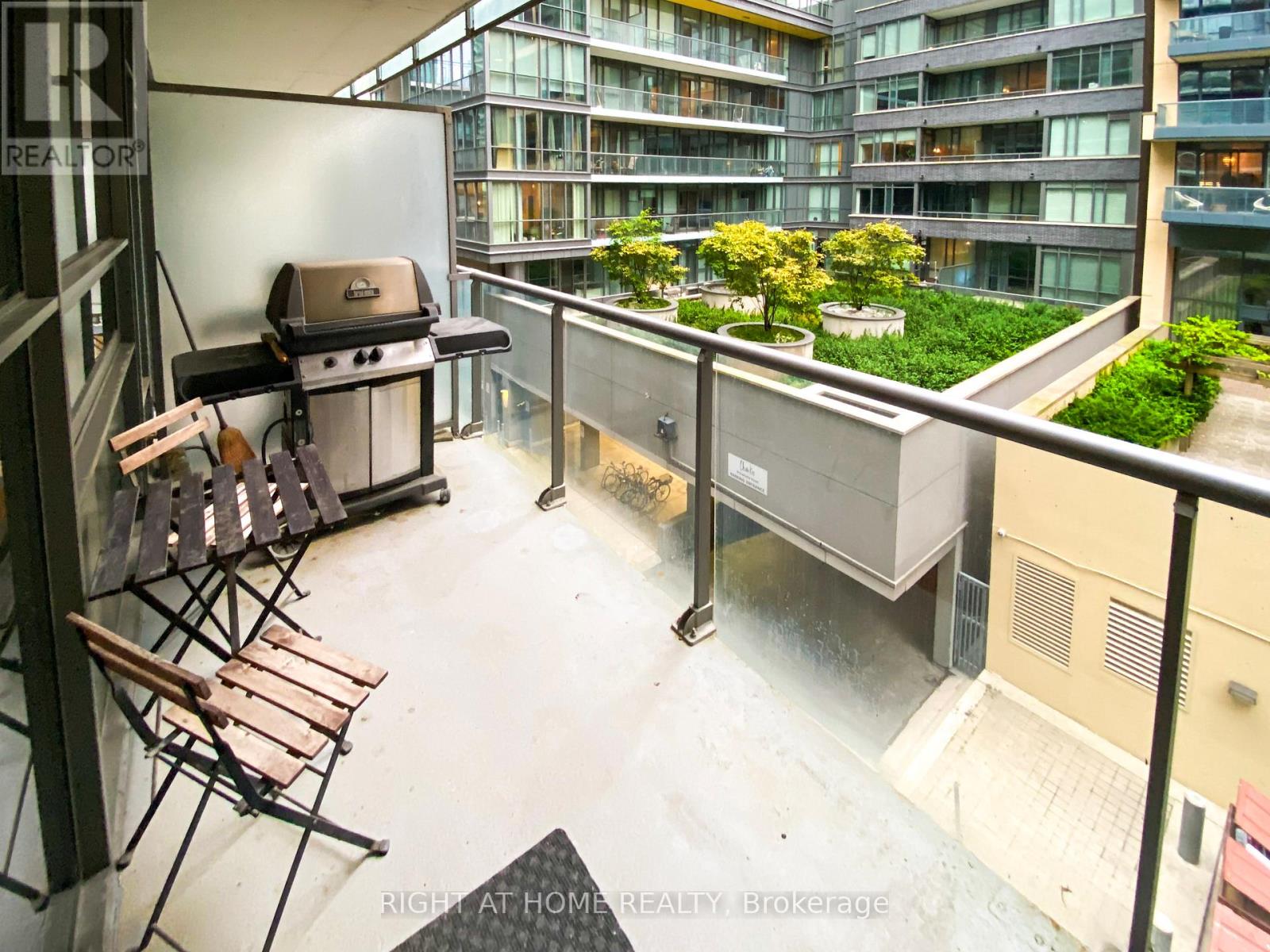 416 - 25 Oxley Street, Toronto, Ontario  M5V 2J5 - Photo 8 - C12934364