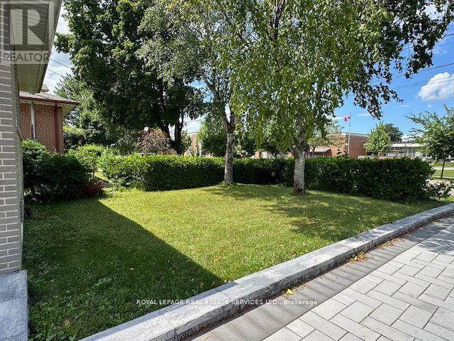 295 Pleasant Avenue, Toronto (Newtonbrook West), Ontario  M2R 2R2 - Photo 2 - C12934490