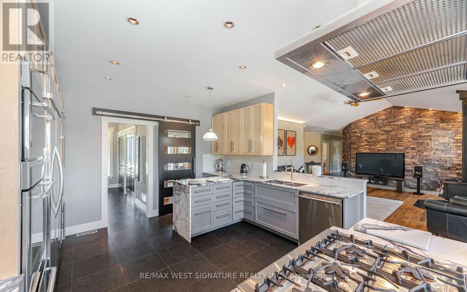 16070 Keele Street, King, Ontario  L7B 0J9 - Photo 9 - N12934262