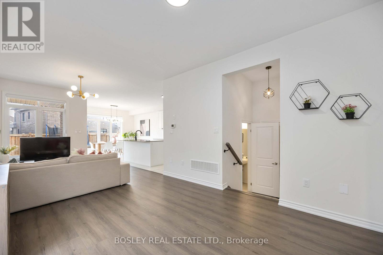 29 Ferragine Crescent, Bradford West Gwillimbury (Bradford), Ontario  L3Z 4J9 - Photo 10 - N12934398