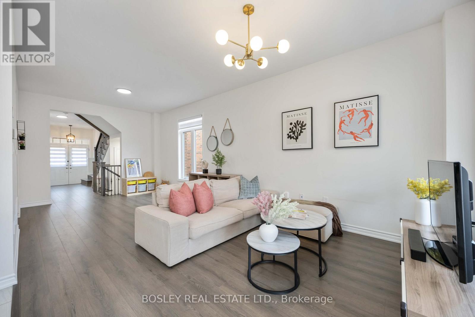 29 Ferragine Crescent, Bradford West Gwillimbury (Bradford), Ontario  L3Z 4J9 - Photo 8 - N12934398