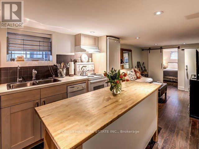 13 Sutherland Avenue, Toronto, Ontario  M4C 1R8 - Photo 16 - E12793780