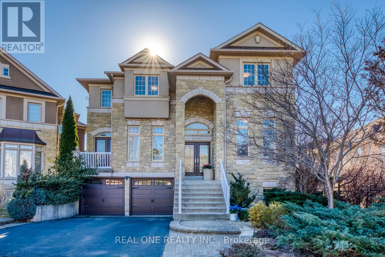 1426 REDWING COURT, Oakville, Ontario