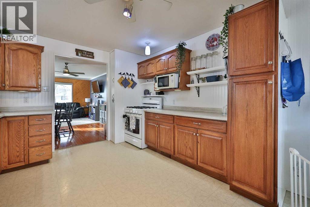 405 5 Avenue, Warner, Alberta  T0K 2L0 - Photo 13 - A2294490