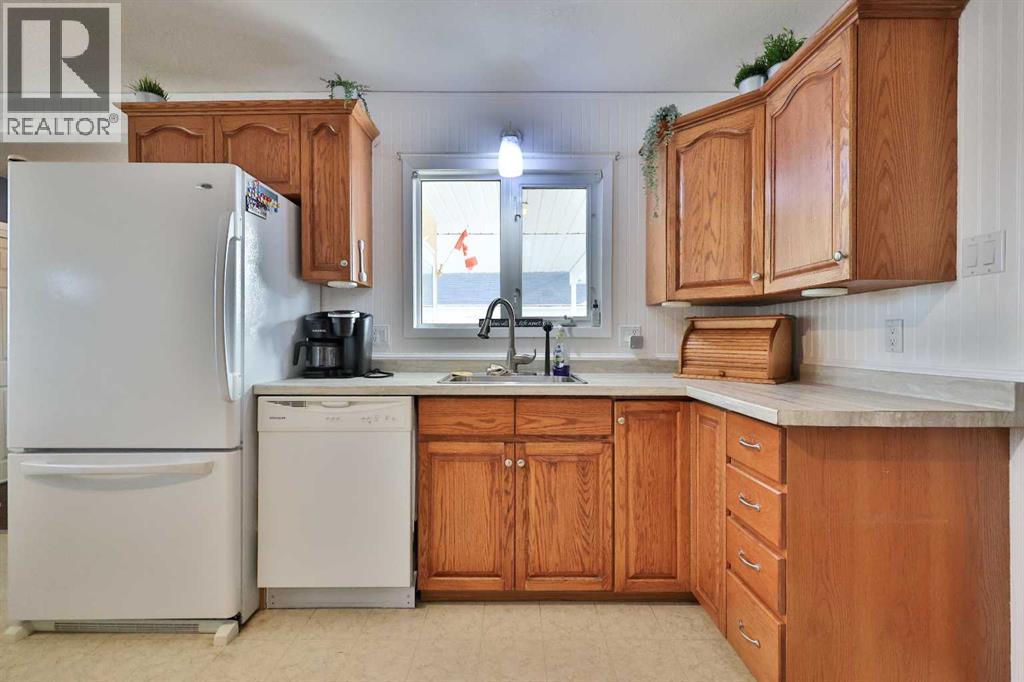 405 5 Avenue, Warner, Alberta  T0K 2L0 - Photo 15 - A2294490