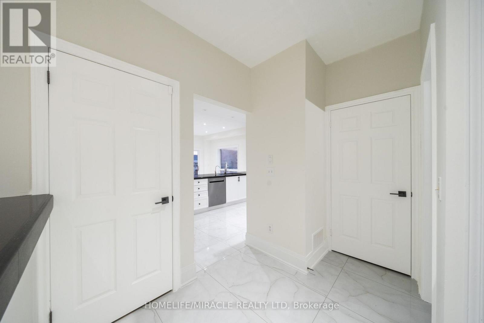 643 Warhol Way, Mississauga, Ontario  L5W 1L4 - Photo 11 - W12934286