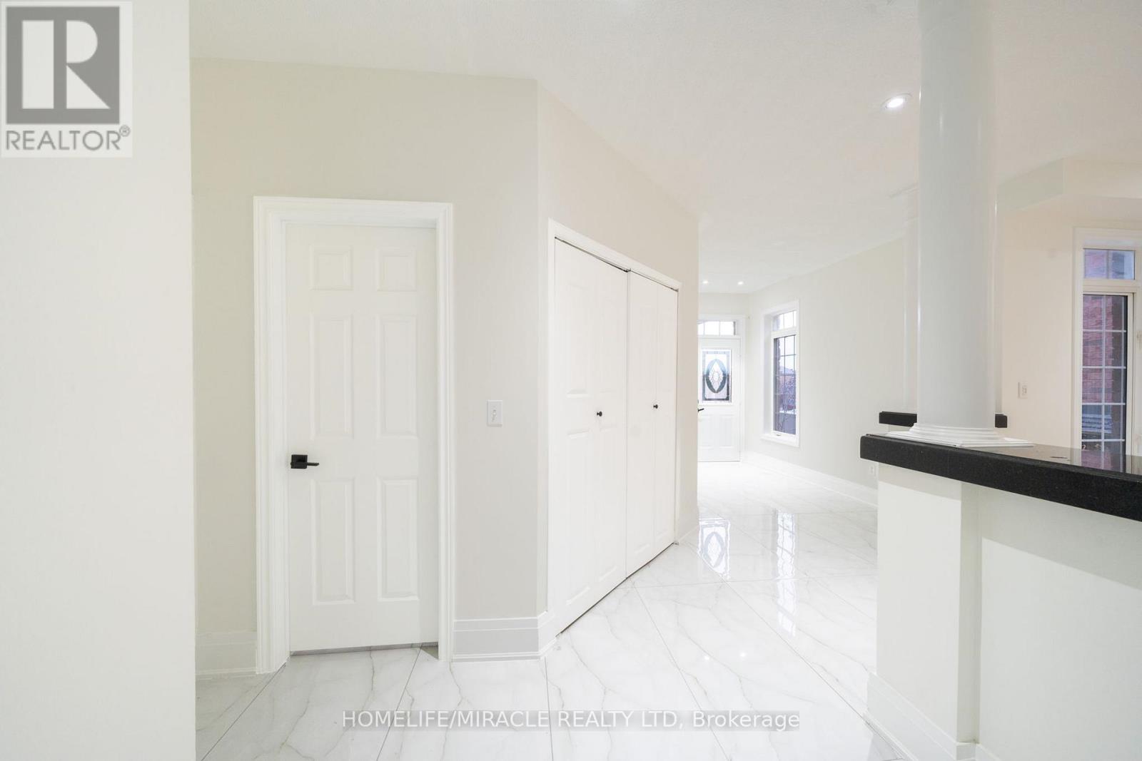 643 Warhol Way, Mississauga, Ontario  L5W 1L4 - Photo 13 - W12934286