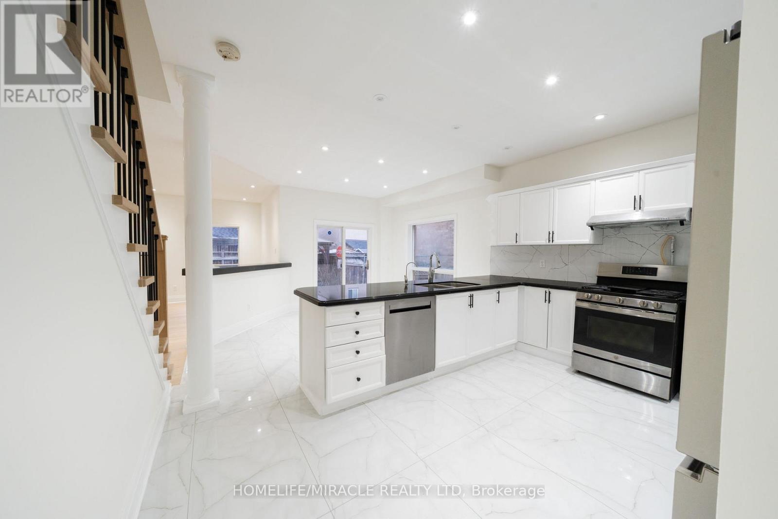 643 Warhol Way, Mississauga, Ontario  L5W 1L4 - Photo 15 - W12934286