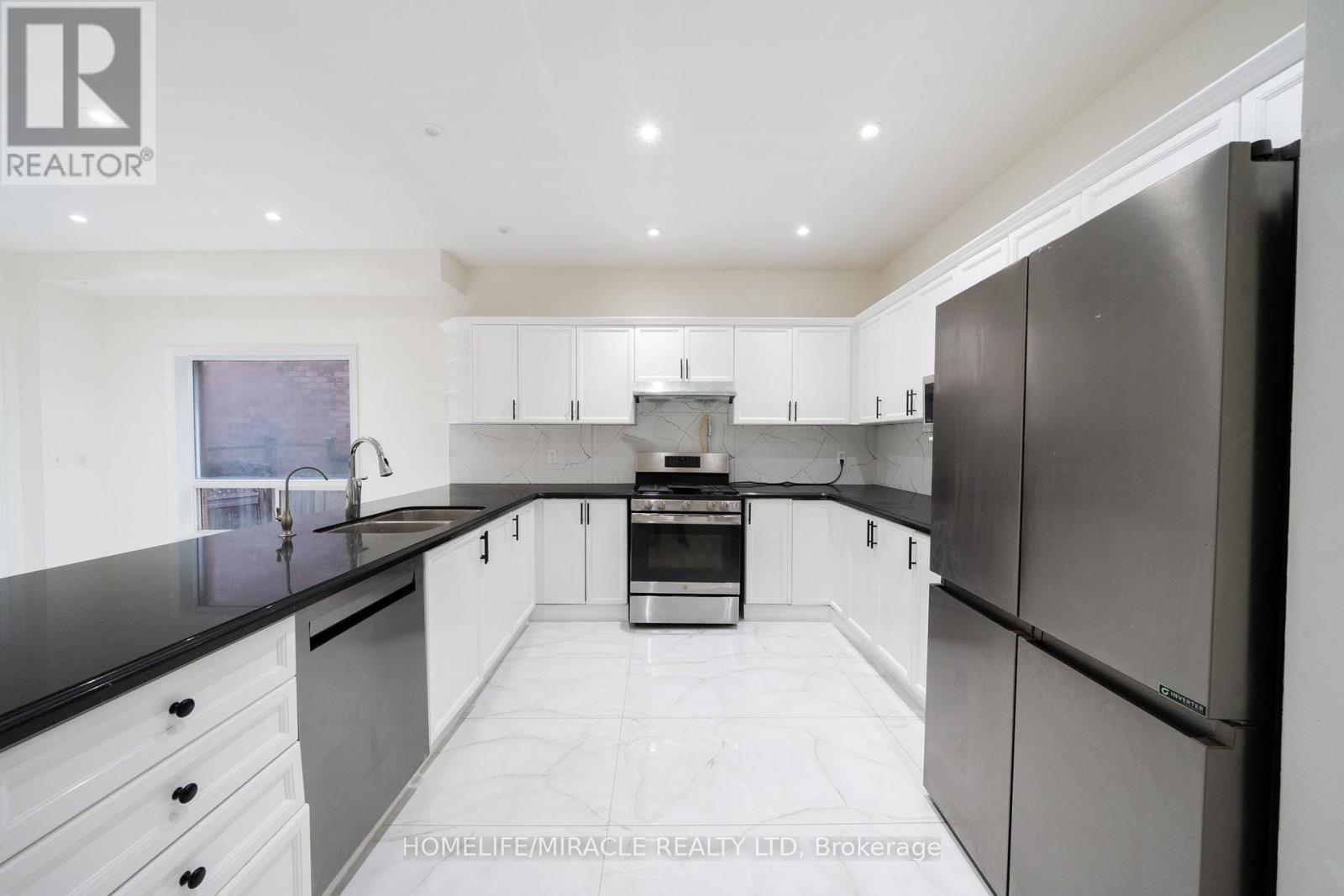 643 Warhol Way, Mississauga, Ontario  L5W 1L4 - Photo 16 - W12934286