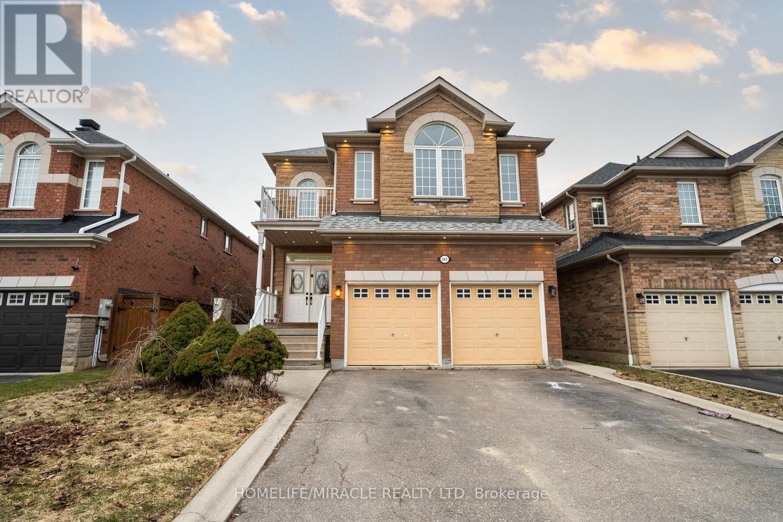 643 Warhol Way, Mississauga, Ontario  L5W 1L4 - Photo 2 - W12934286