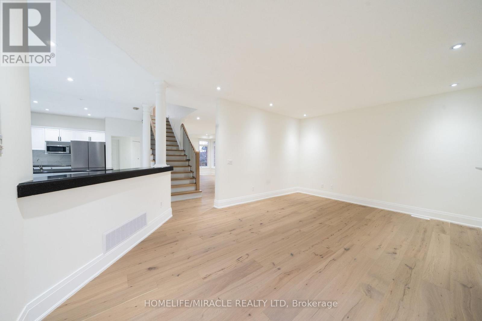 643 Warhol Way, Mississauga, Ontario  L5W 1L4 - Photo 22 - W12934286