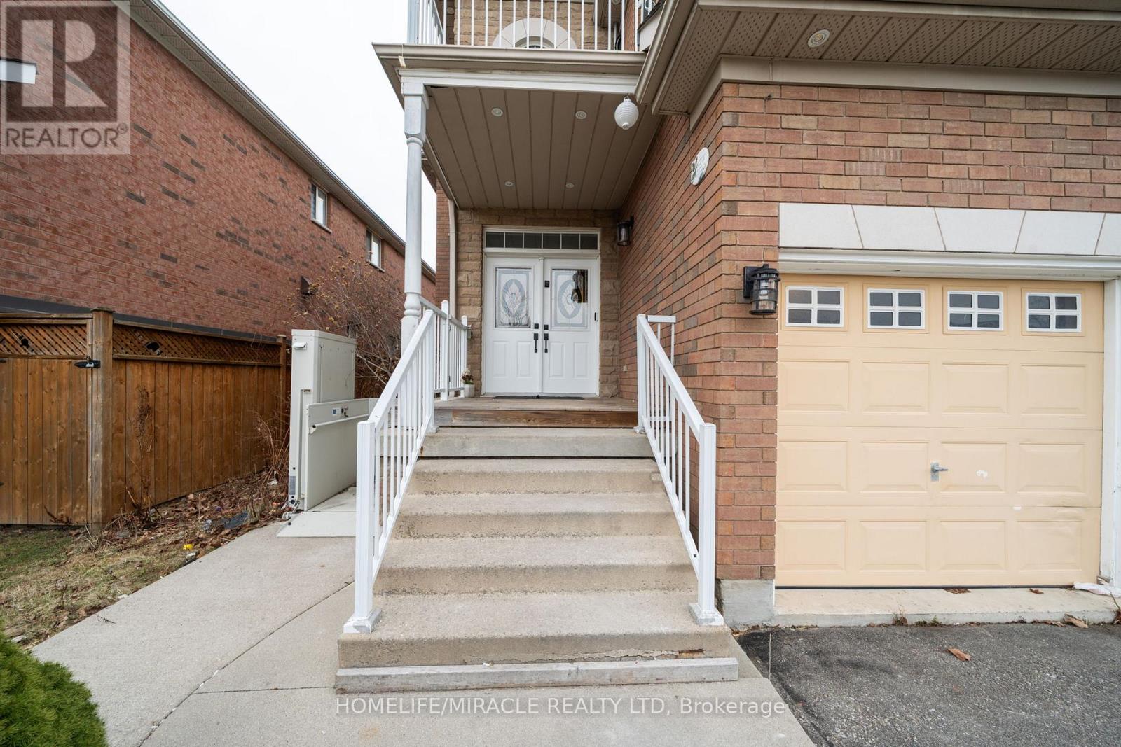 643 Warhol Way, Mississauga, Ontario  L5W 1L4 - Photo 3 - W12934286