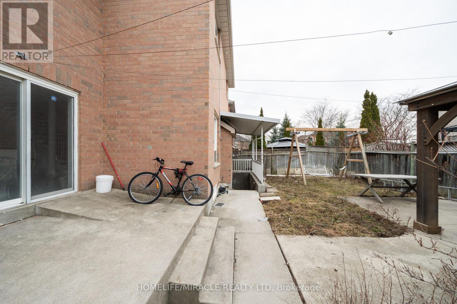 643 Warhol Way, Mississauga, Ontario  L5W 1L4 - Photo 49 - W12934286