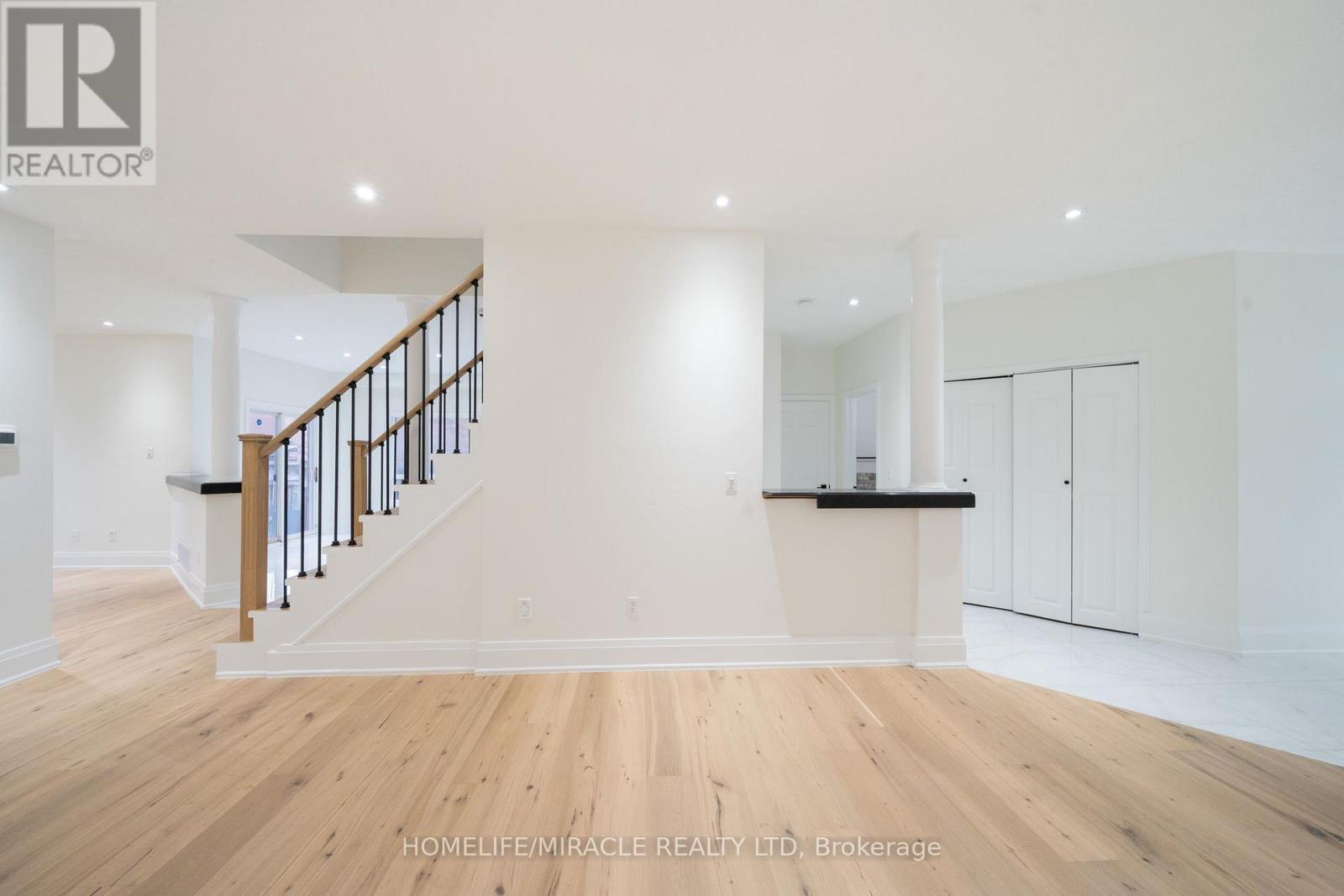 643 Warhol Way, Mississauga, Ontario  L5W 1L4 - Photo 8 - W12934286