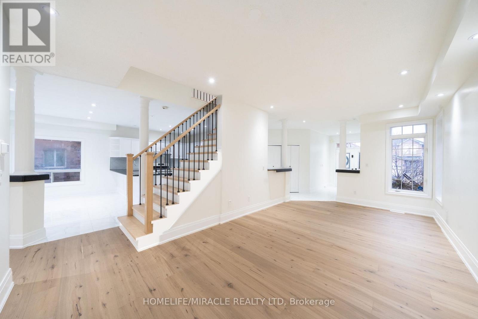 643 Warhol Way, Mississauga, Ontario  L5W 1L4 - Photo 9 - W12934286