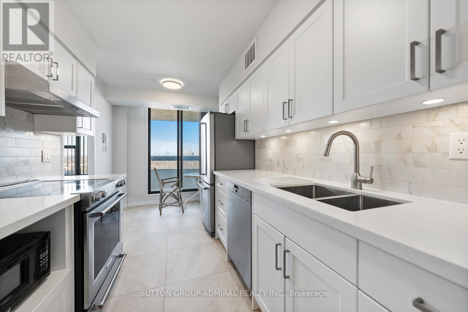 1502 - 100 Quebec Avenue, Toronto, Ontario  M6P 4B8 - Photo 11 - W12934304