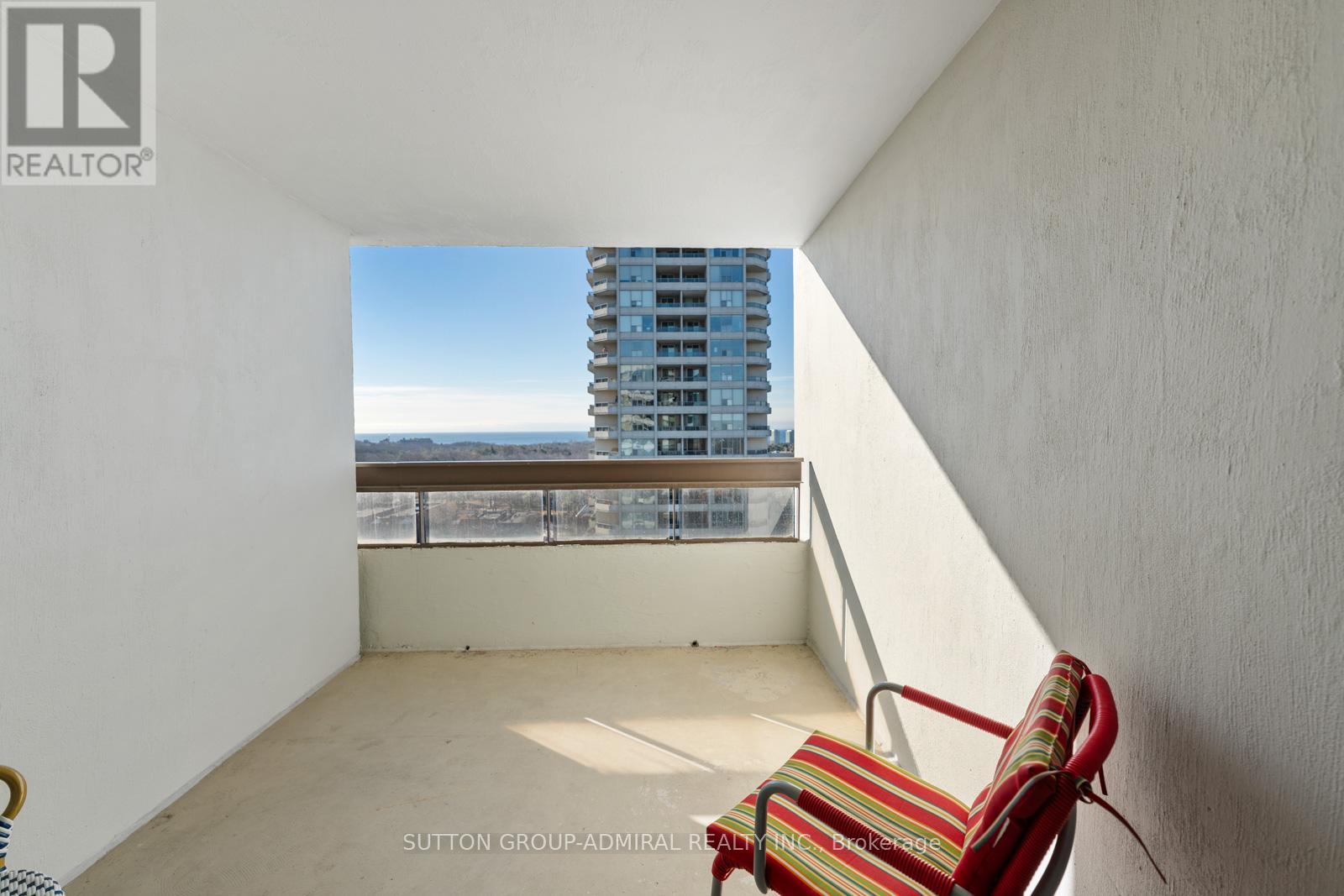 1502 - 100 Quebec Avenue, Toronto, Ontario  M6P 4B8 - Photo 17 - W12934304