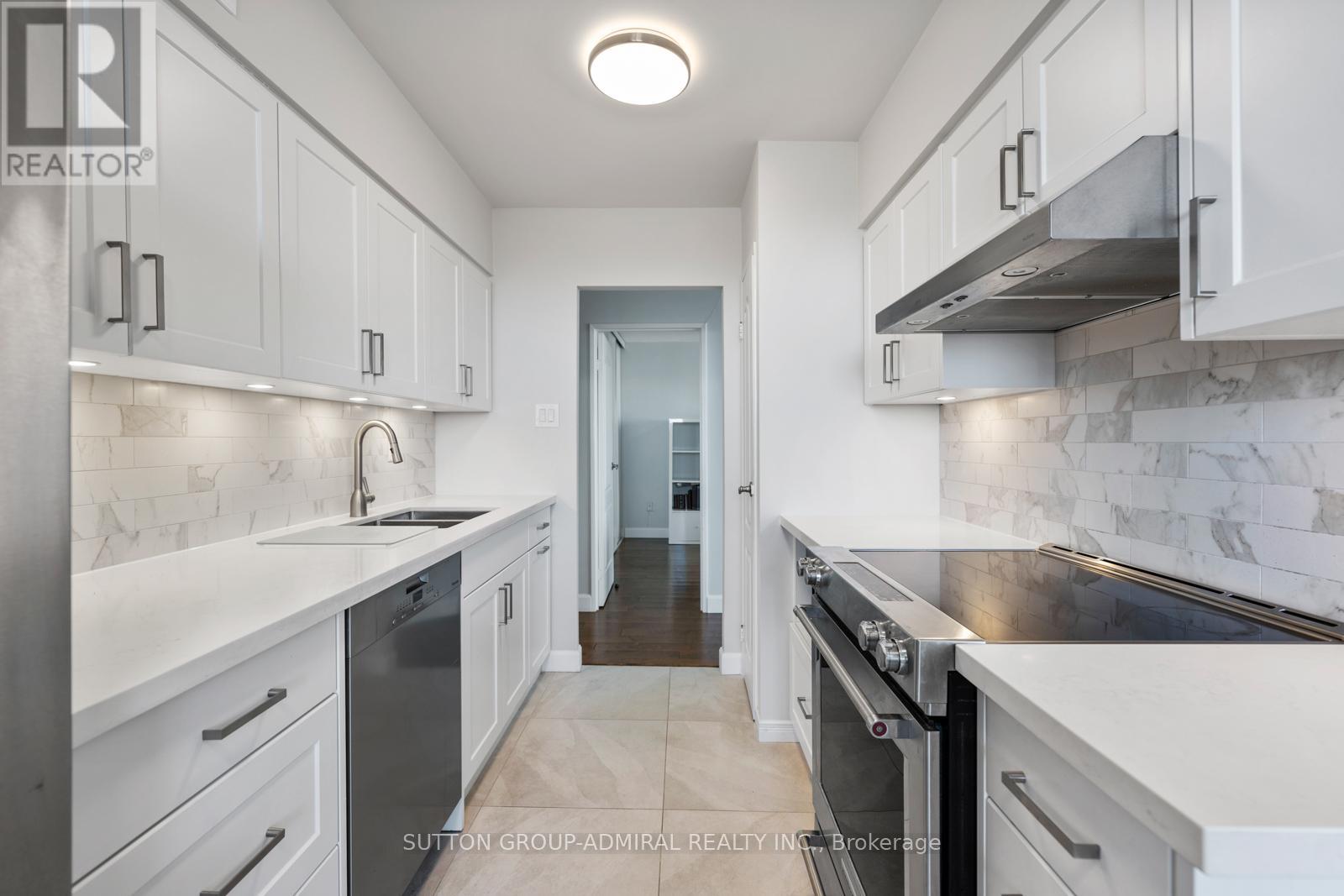 1502 - 100 Quebec Avenue, Toronto, Ontario  M6P 4B8 - Photo 9 - W12934304