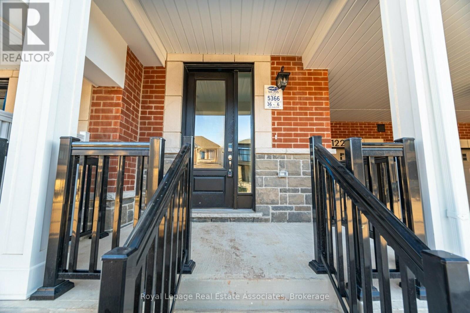 1226 Granary Street, Oakville, Ontario  L6H 7Y4 - Photo 2 - W12934336