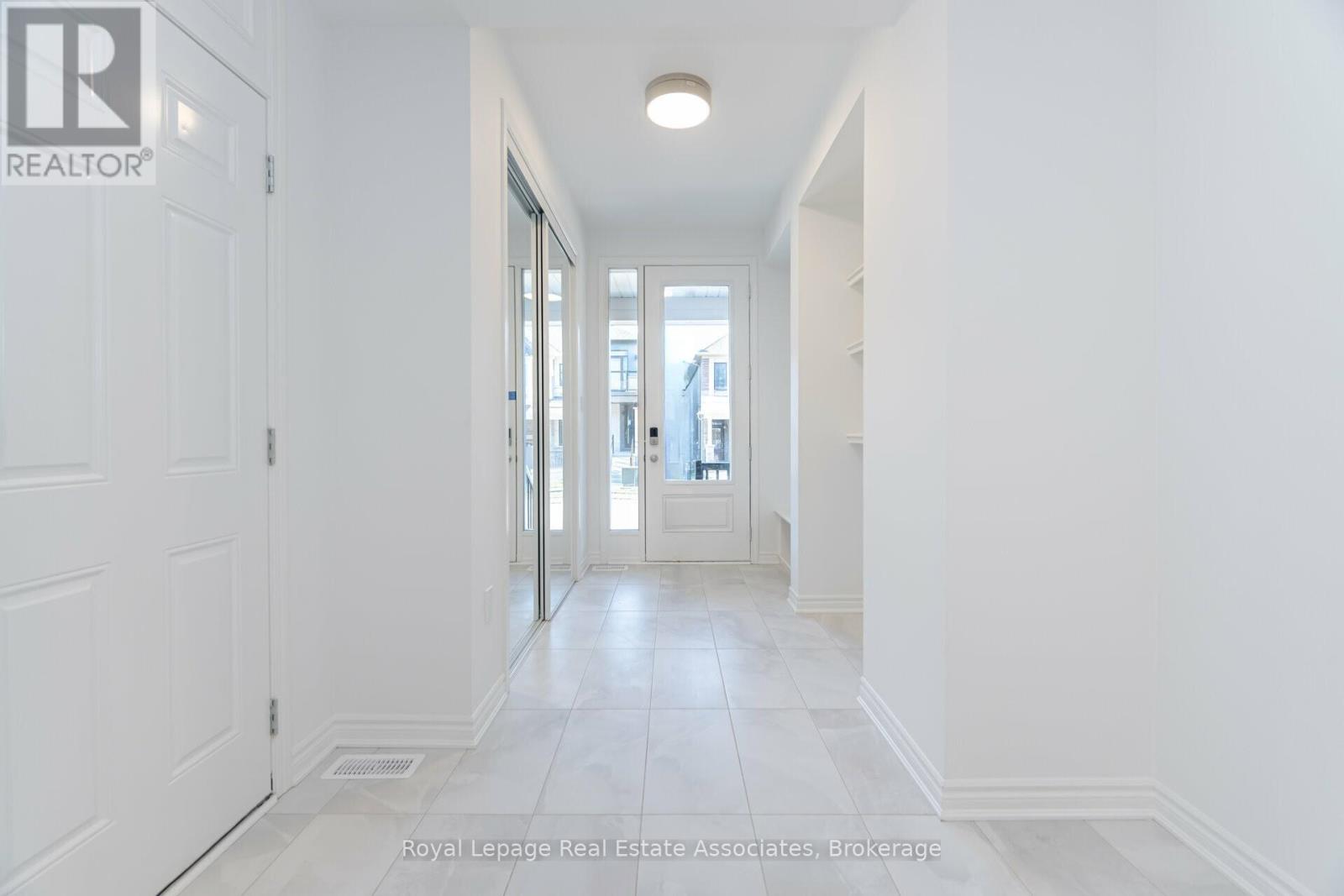 1226 Granary Street, Oakville, Ontario  L6H 7Y4 - Photo 3 - W12934336