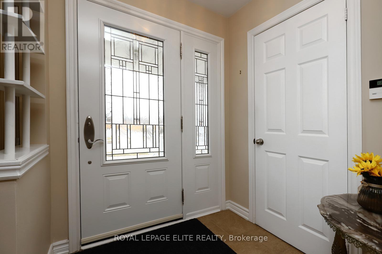 86 Melbert Road, Toronto, Ontario  M9C 3R1 - Photo 4 - W12934380