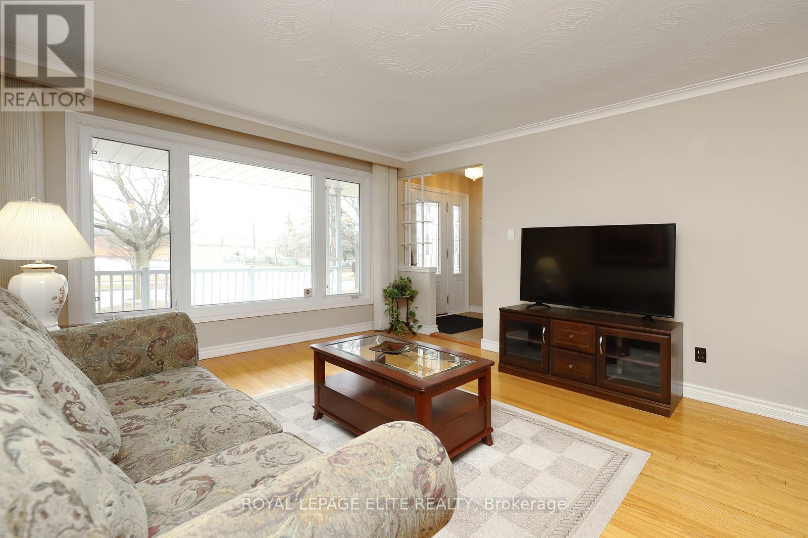 86 Melbert Road, Toronto, Ontario  M9C 3R1 - Photo 9 - W12934380