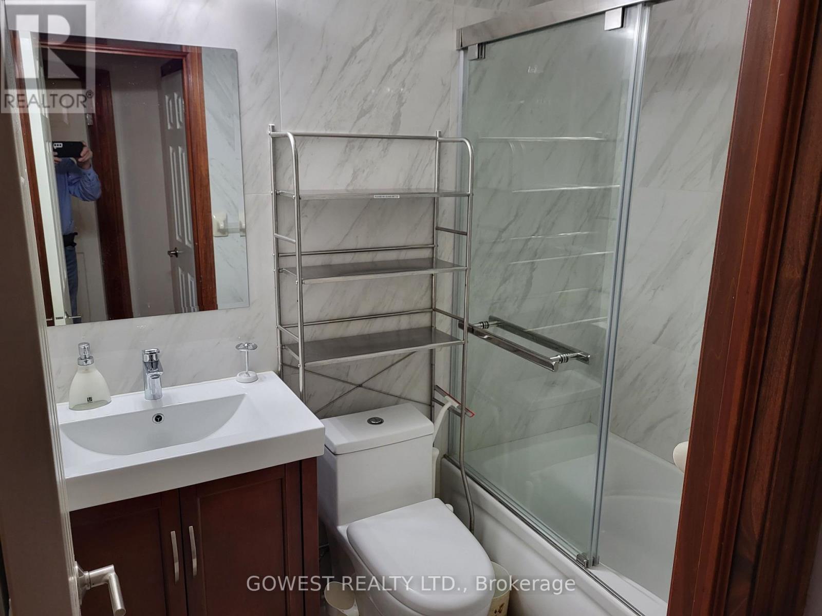 4 - 20 Glen Gordon Road, Toronto, Ontario  M6P 1B8 - Photo 11 - W12934408