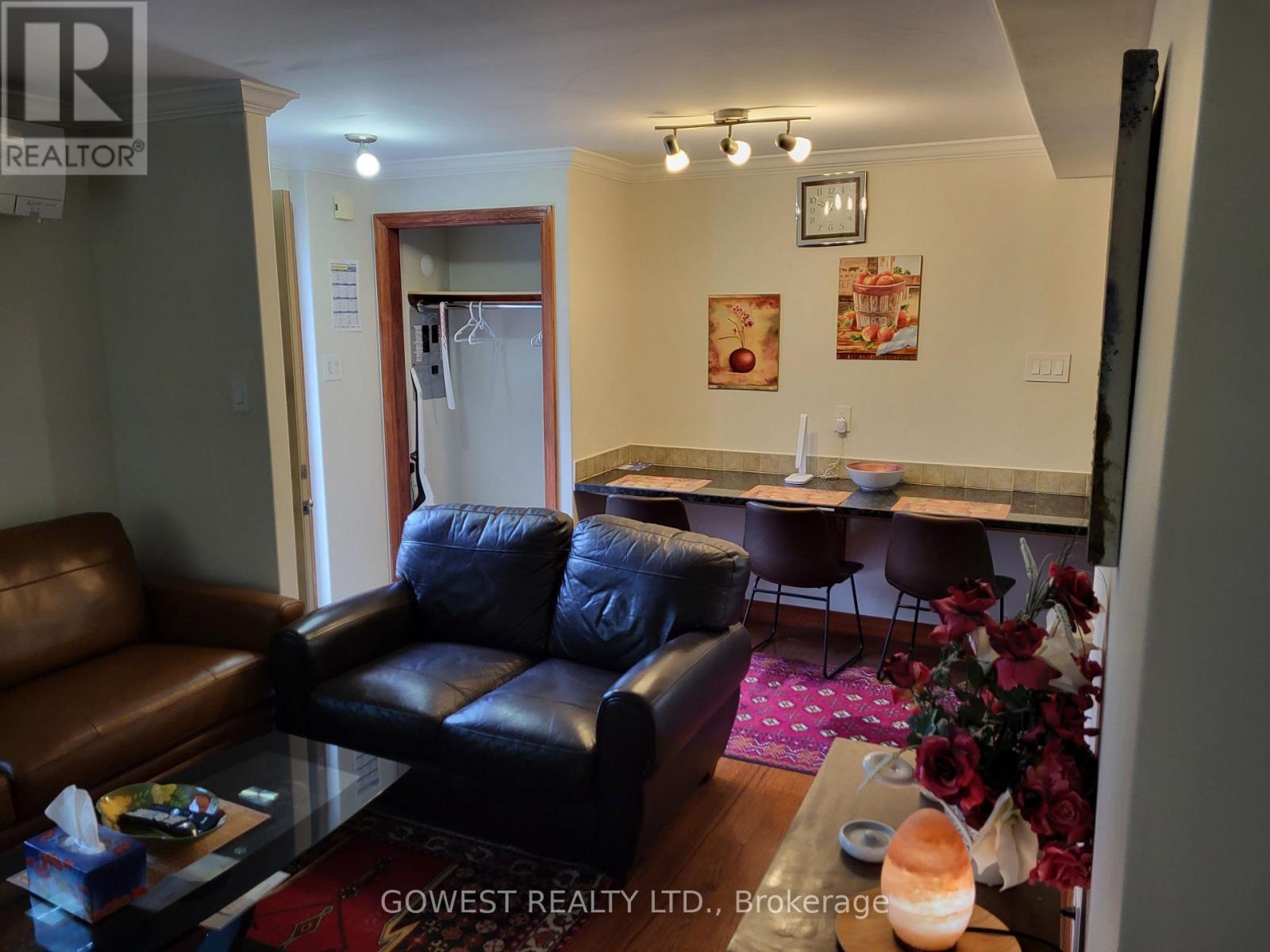 4 - 20 Glen Gordon Road, Toronto, Ontario  M6P 1B8 - Photo 5 - W12934408