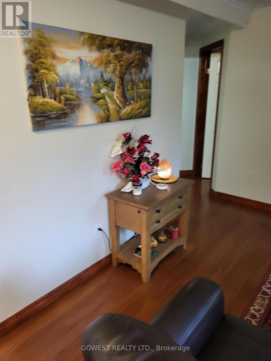 4 - 20 Glen Gordon Road, Toronto, Ontario  M6P 1B8 - Photo 6 - W12934408