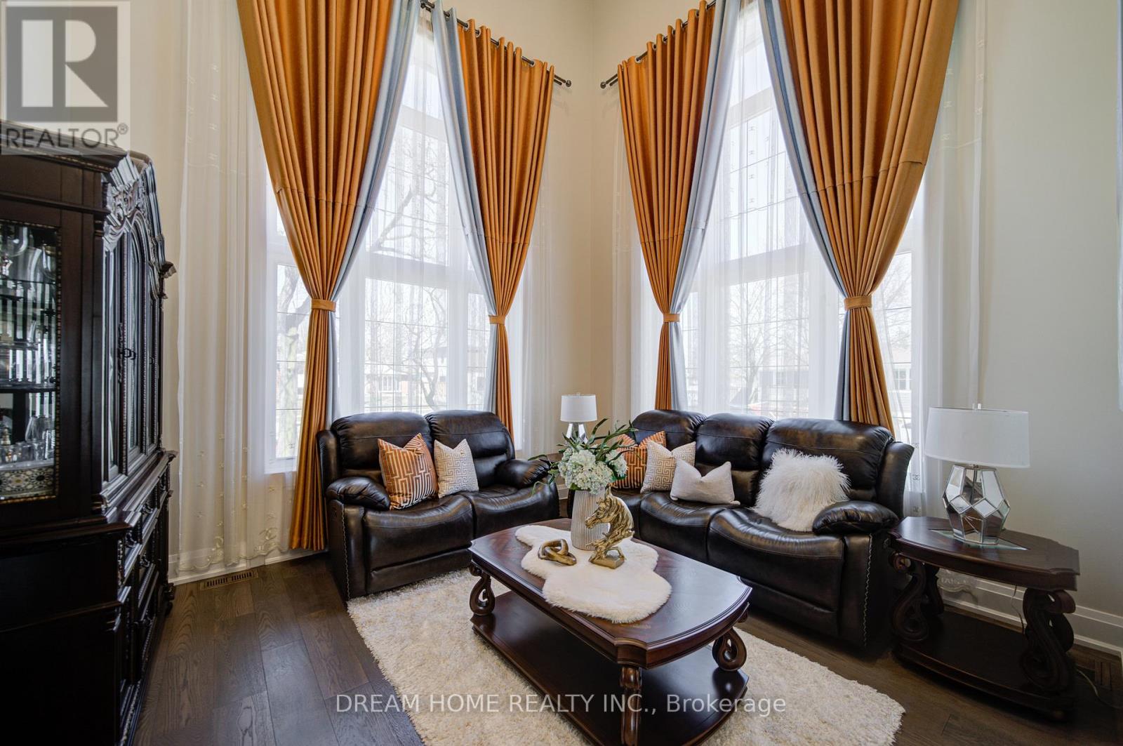 476 Tennyson Drive, Oakville, Ontario  L6L 3Z1 - Photo 7 - W12934430