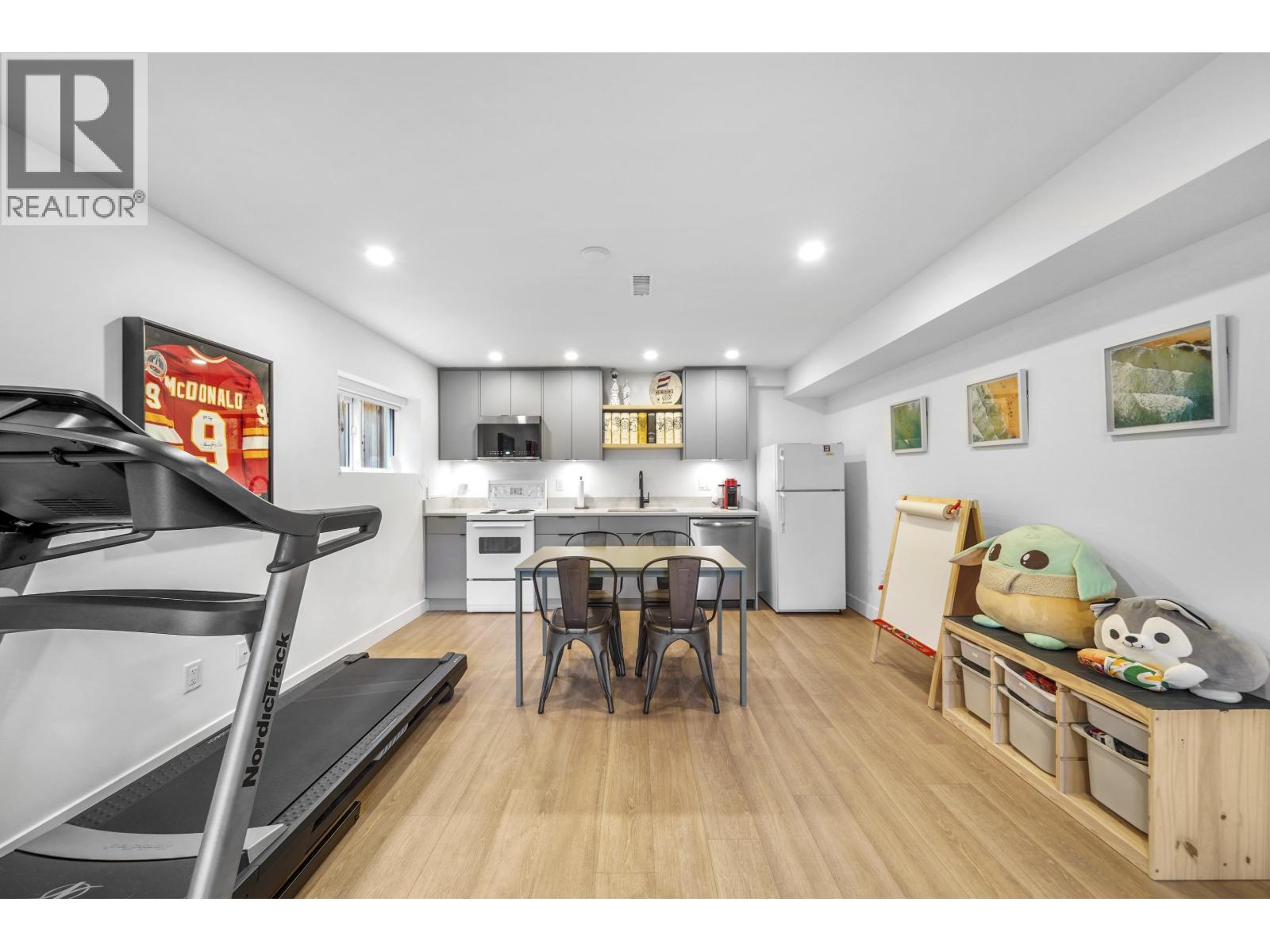 Listing Picture 24 of 38 : 4921 CHESTER STREET, Vancouver / 溫哥華 - 魯藝地產 Yvonne Lu Group - MLS Medallion Club Member