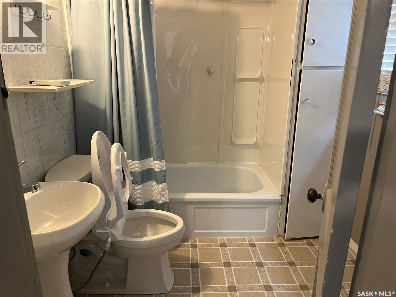 101 1st Street E, Lafleche, Saskatchewan  S0H 2K0 - Photo 10 - SK031539