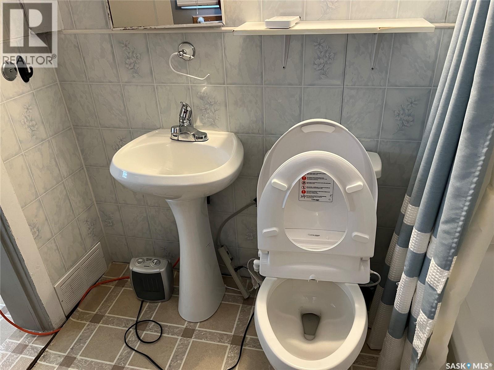 101 1st Street E, Lafleche, Saskatchewan  S0H 2K0 - Photo 11 - SK031539