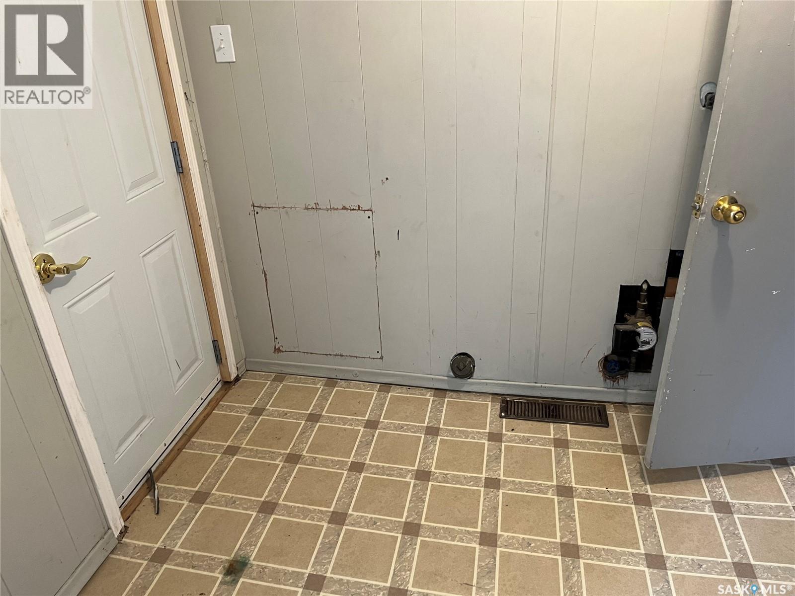 101 1st Street E, Lafleche, Saskatchewan  S0H 2K0 - Photo 13 - SK031539