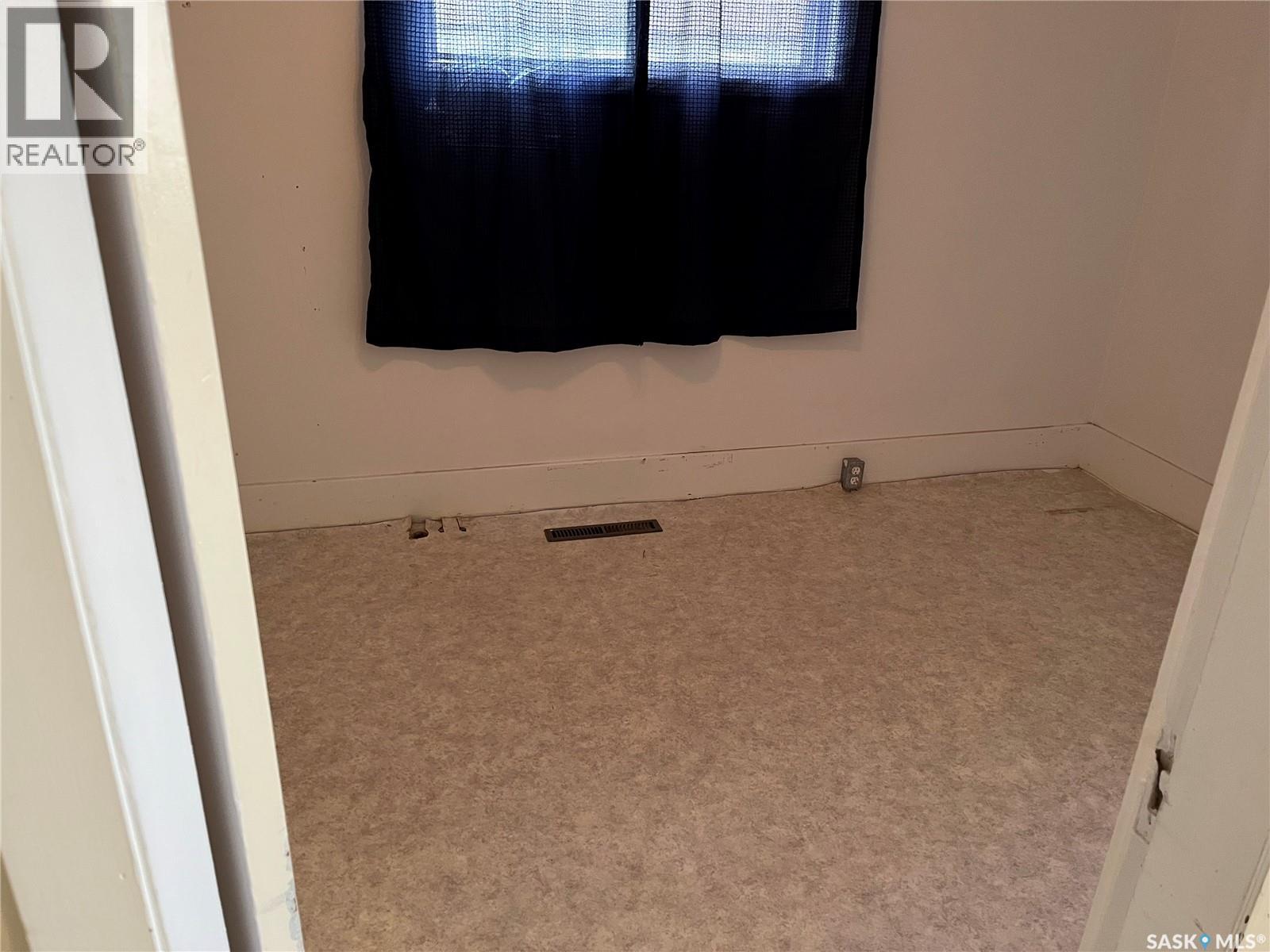 101 1st Street E, Lafleche, Saskatchewan  S0H 2K0 - Photo 19 - SK031539