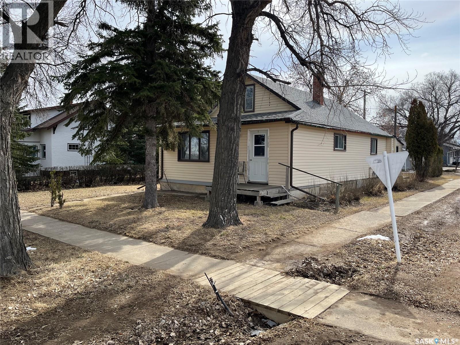 101 1st Street E, Lafleche, Saskatchewan  S0H 2K0 - Photo 2 - SK031539