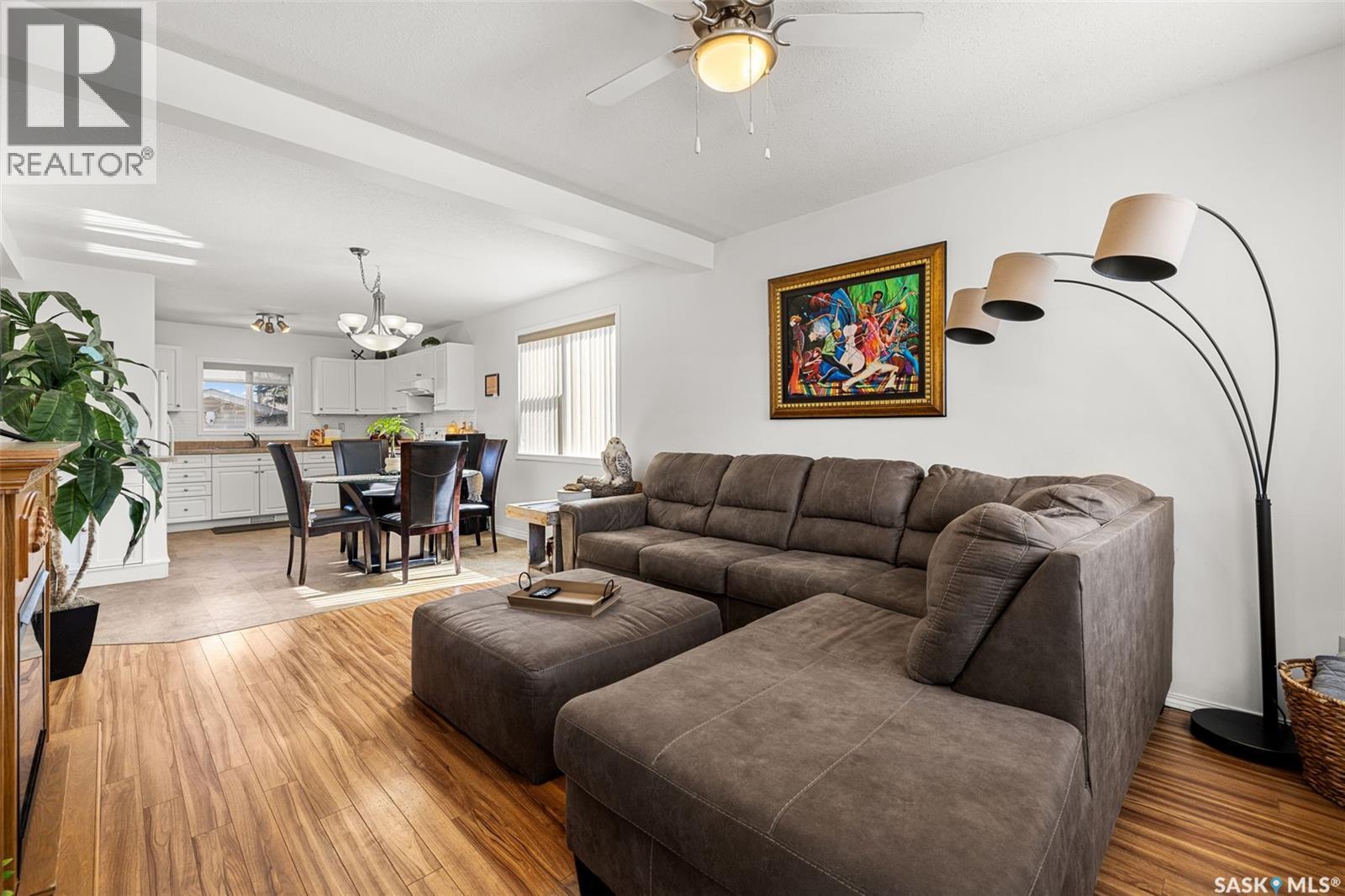 359 4th Avenue Se, Swift Current, Saskatchewan  S9H 3L7 - Photo 3 - SK031498