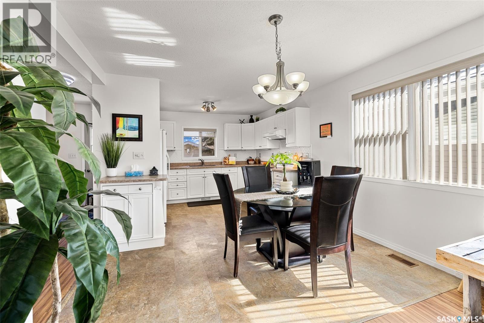 359 4th Avenue Se, Swift Current, Saskatchewan  S9H 3L7 - Photo 6 - SK031498