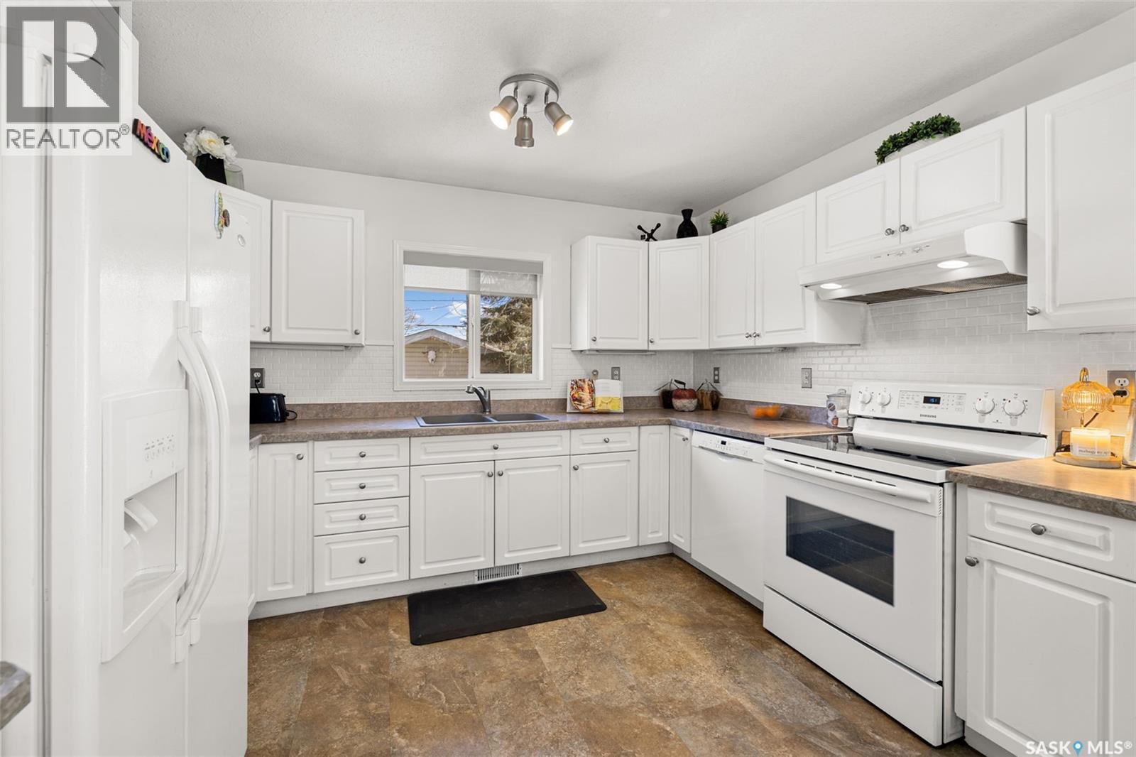 359 4th Avenue Se, Swift Current, Saskatchewan  S9H 3L7 - Photo 7 - SK031498