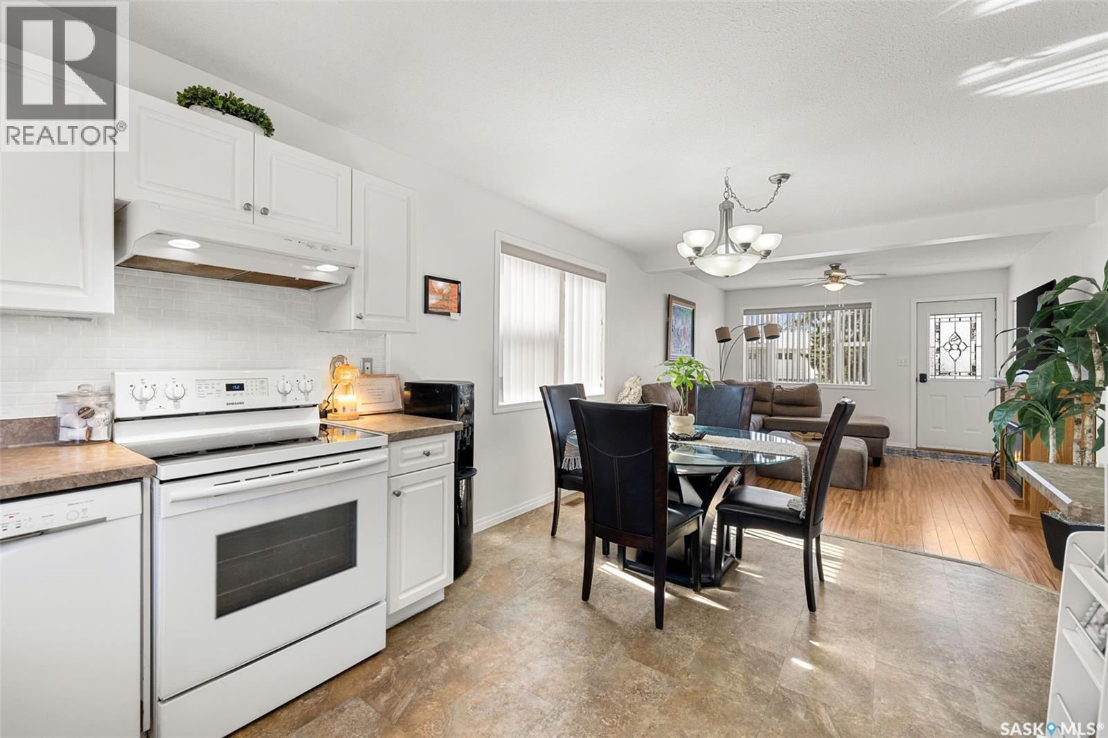 359 4th Avenue Se, Swift Current, Saskatchewan  S9H 3L7 - Photo 8 - SK031498